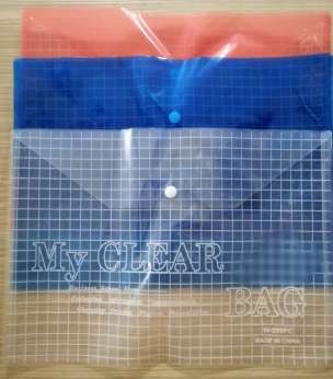 Mapa plastic cu capsa transparenta caroiaj